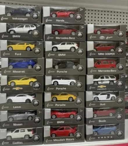 Scale model cars 66,750 pcs. They are 1:60, approximately 6 centimeters long. They come with a box and barcode. Price; 0,75€.!!! Location Spain